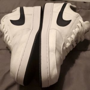 Nike Court division  // size "9 in men